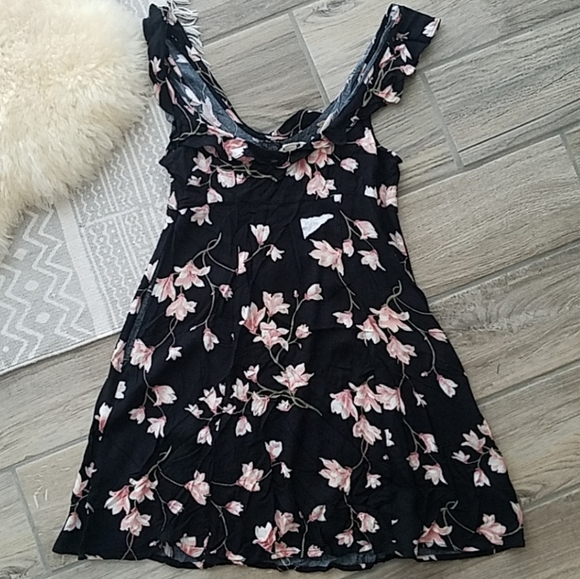 Black and floral sundress - Picture 3 of 6
